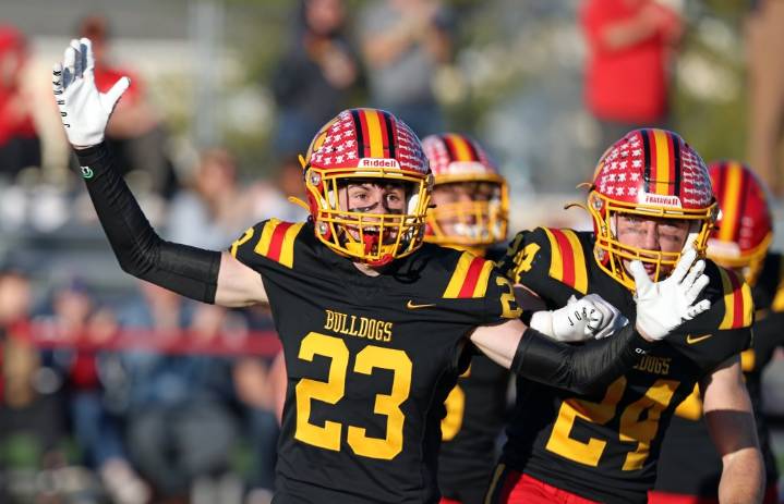 7A football: Andrew Culotta, Batavia down Glenbard North