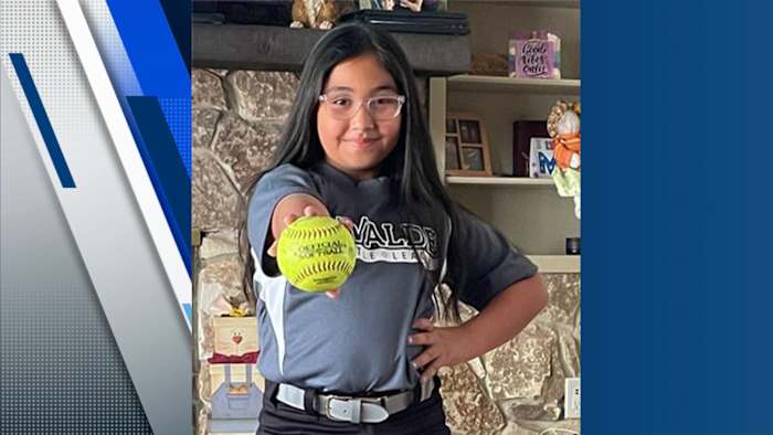 Gloves for Tess partners with Kendra Scott to support Uvalde athletes this holiday season