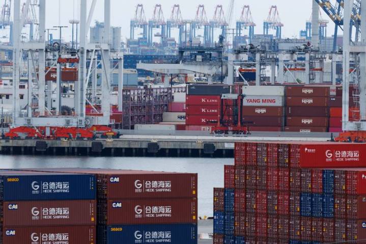 Supreme Court has a packed house for Trump tariffs case amid shutdown