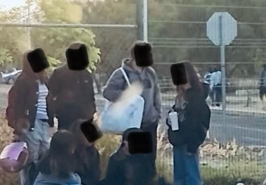 En Atlixco jóvenes estudiantes de la preparatoria regional Simón Bolívar, incorporada a la BUAP, resultan lesionados en accidente de motocicleta