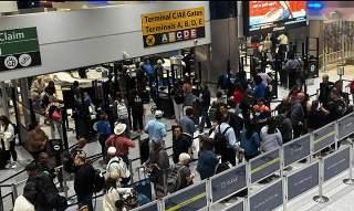 EE.UU: Cientos de vuelos cancelados antes del Día de Acción de Gracias