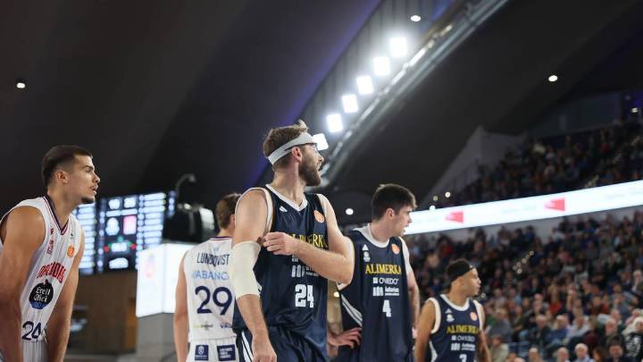 Los jugadores del Alimerka Oviedo Baloncesto visitarán el colegio Poeta Ángel González de La Corredoria