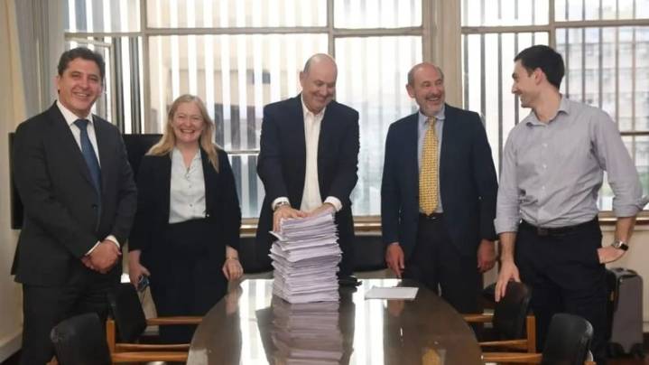 San Juan fijó postura ante Sturzenegger y pidió mantener controles en la vitivinicultura