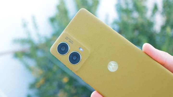 Si buscas un gama media equilibrado, este Motorola sigue siendo de los mejores y está casi a mitad de precio