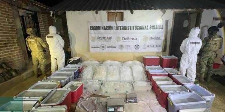 Marina asegura inmueble con más de una tonelada de presunta metanfetamina y precursores químicos en Sinaloa