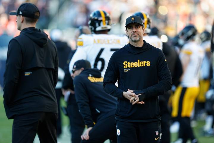 Aaron Rodgers gives update on injury after missing practice