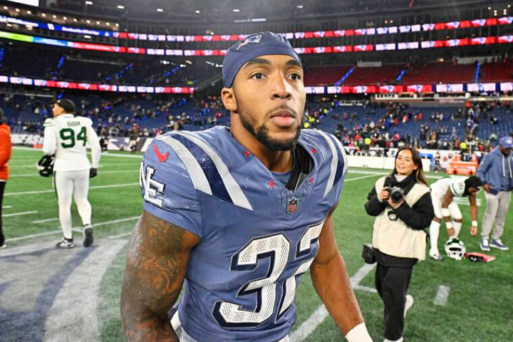 TreVeyon Henderson’s 3 TDs send Patriots past Jets for 8th win in row