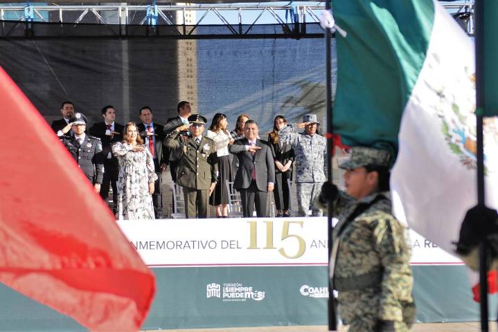 Tradición patria: desfile por la Revolución Mexicana reúne a 20 mil torreonenses