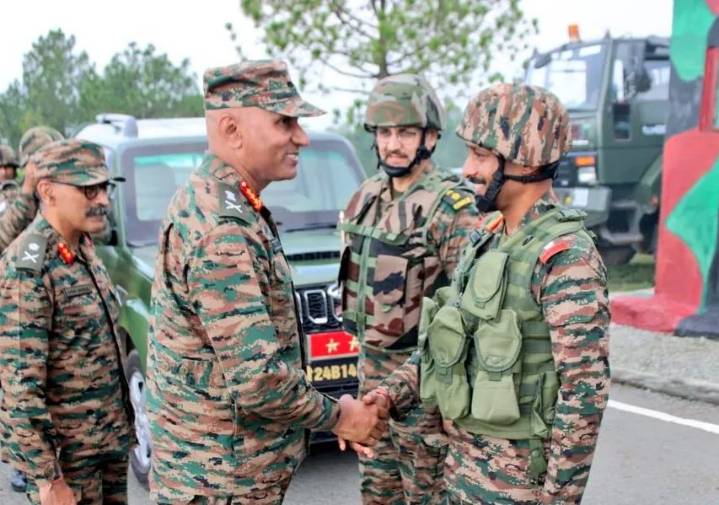 Lt Gen Pratik Sharma reviews anti-infiltration grid in north Kashmir