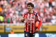 Festeja Chivas triunfo ante Rayados y el gol 12 de 'Hormiga'