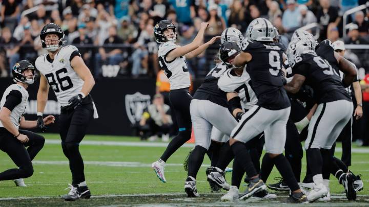 Jaguars’ Cam Little kicks a 68-yard field goal to break Justin Tucker’s NFL record