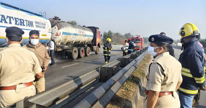 T'gana: Bus hits tanker, passengers escape with minor injuries