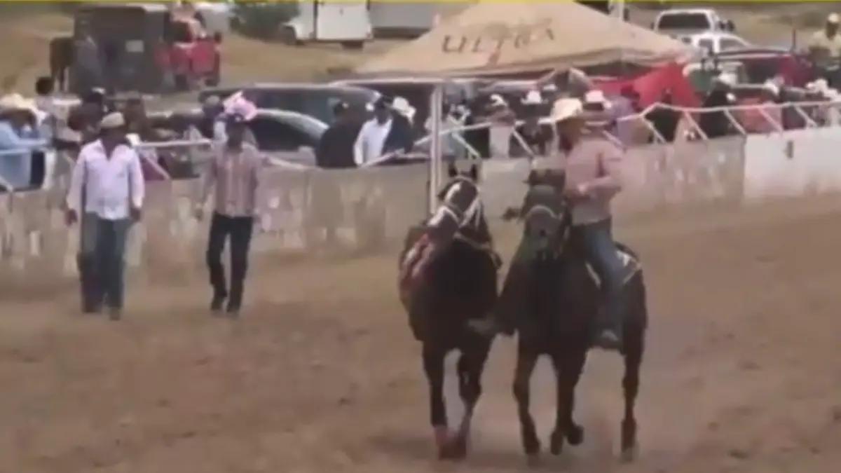 Enfrentamiento en carril de carreras de Parral quedó registrado en transmisión en vivo