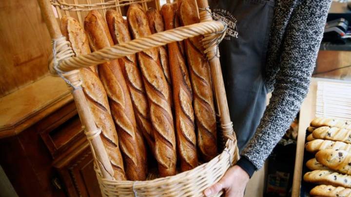 La baguette enfrenta un futuro incierto. Francia se reinventa con su pan emblemático