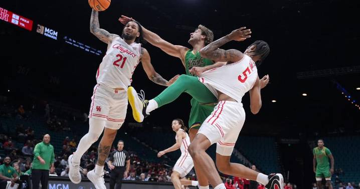 No. 3 Houston beats Notre Dame 66-56 in consolation game of the Players Era Championship