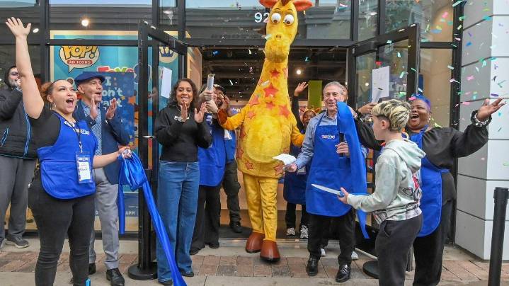 Toys R Us opens to nostalgic crowds at Tanger Outlets Deer Park