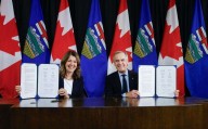 Canada’s prime minister and Alberta’s premier sign pipeline deal that could reverse oil tanker ban