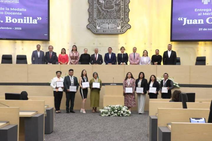 Congreso del Estado entrega la Medalla al Mérito Docente Juan C. Bonilla