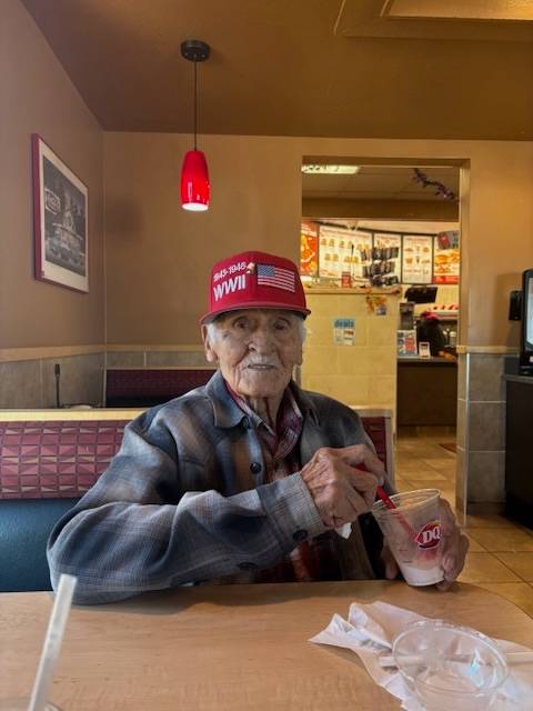 Homenaje a el centenario veterano Teófilo Serna