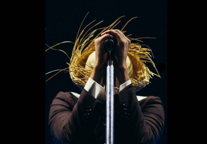 Bad Bunny brilla y arrasa en los Grammy Latinos 2025