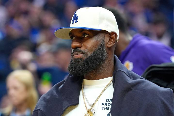 Lakers’ LeBron James nearing return, cleared for contact work