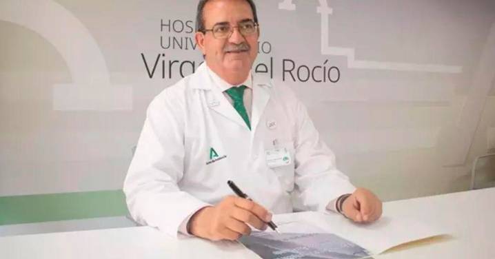 Antonio Sanz cesa al delegado de Salud en Sevilla, Manuel Molina, y a otros dos altos cargos de la Consejería