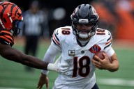 Deadspin | Caleb Williams, Bears out to avoid potential letdown vs. Giants