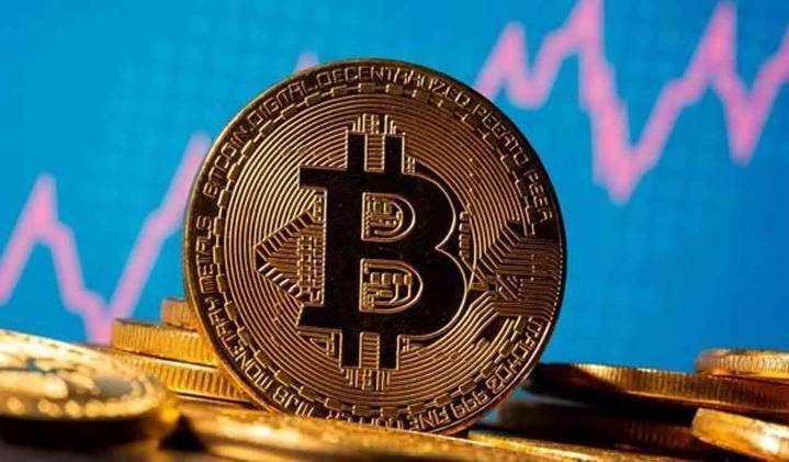 Bitcoin dips below $100,000 amid global sell-off; crypto market enters correction phase