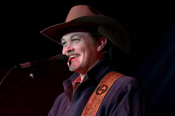 Here Are the Lyrics to Zach Top’s ‘Guitar’ [Listen]