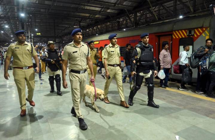 Red Fort blast: Delhi Police on high alert, checking continues in...
