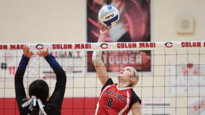 Magi, Hornets each win district volleyball semifinal matchups