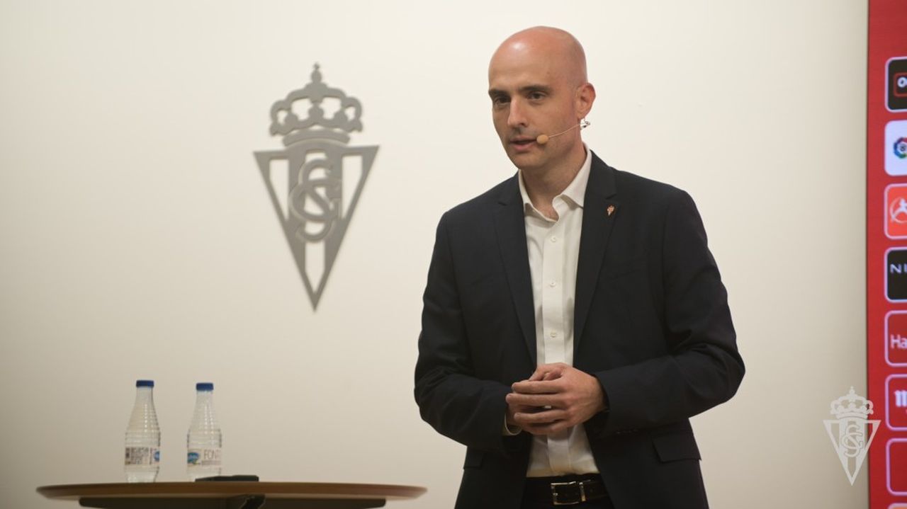 La promesa de Guerra: «El Sporting estará cerca del objetivo, con la fuerte inversión en verano y el impulso de los canteranos»