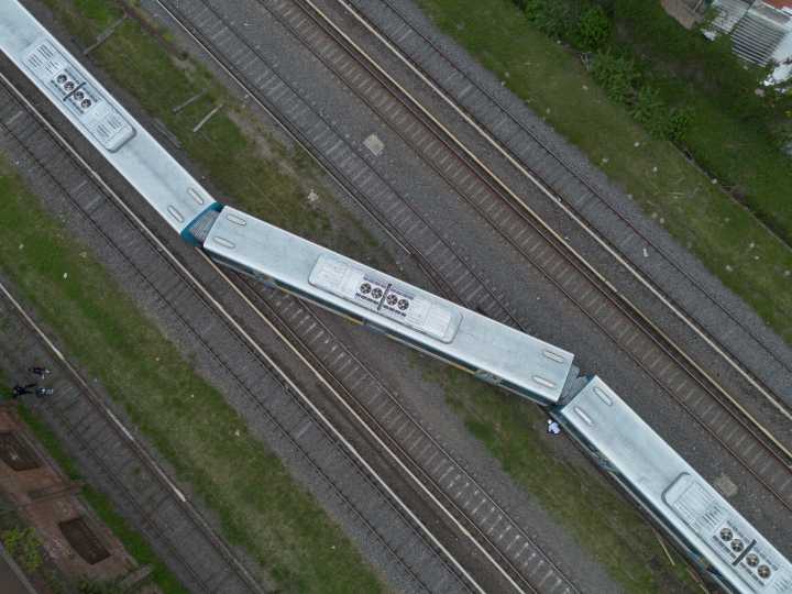 Así descarriló el tren Sarmiento en Liniers: el video del momento exacto