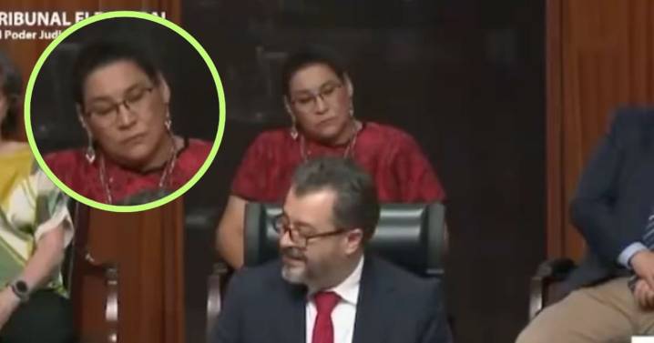 “Ministra del pueblo” exhibida: Lenia Batres reparte chicles tras quedarse dormida en evento