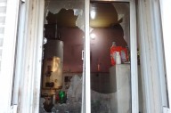 "La policía me rompió los vidrios de la casa a piedrazos"