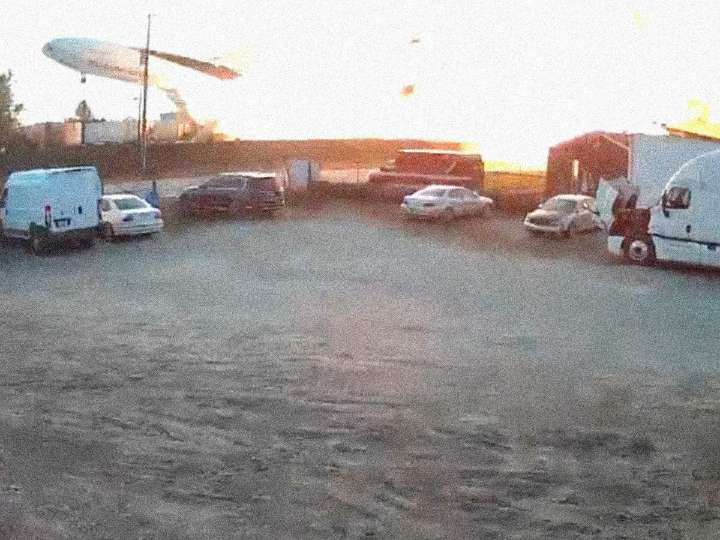 Avión de UPS se estrella en Louisville; así captaron su caída