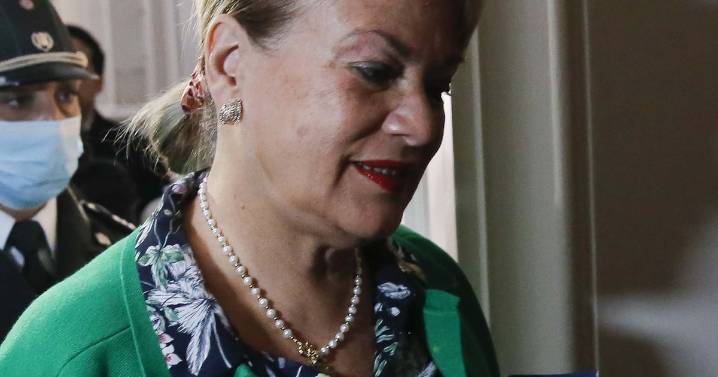 Carabineros realiza nuevas diligencias en vivienda de Ángela Vivanco por causa por tráfico de influencias