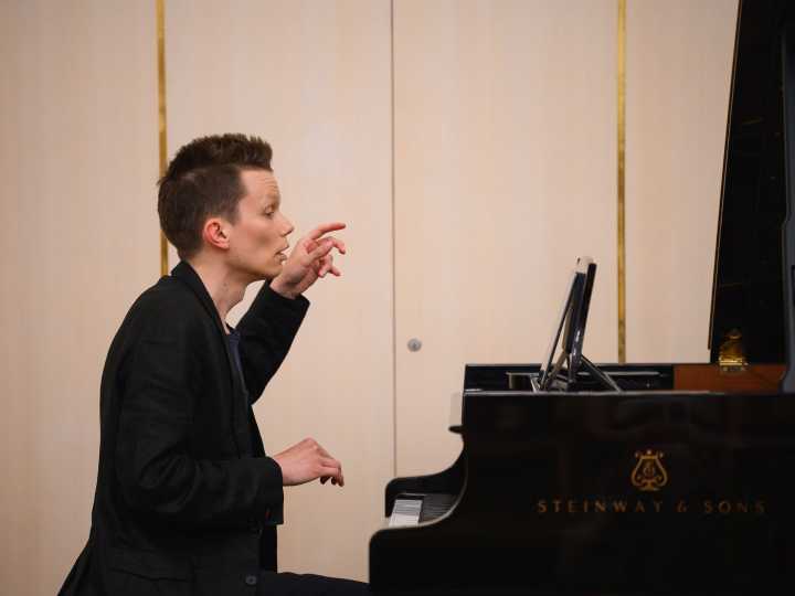 Tres piezas experimentales que enlazan el piano y la voz hablada cierran la temporada del Colón Contemporáneo