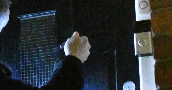 Suspicious doorstep duo spark police warning