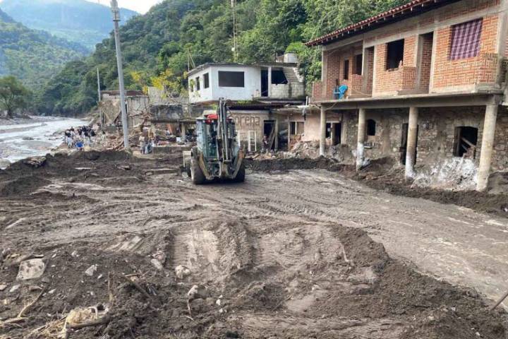 Prevalece la incertidumbre en localidades de Huehuetla y Tianguistengo, ¿los pobladores podrán volver?