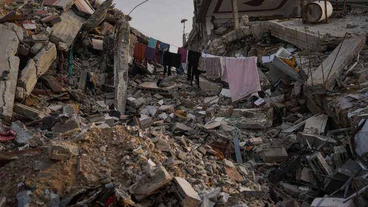 Los muertos en Gaza alcanzan los 70.100 tras la identificación de cientos de cadáveres