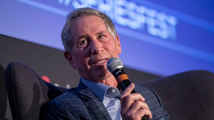 Lionsgate Shrinks Third Quarter Loss Sharply Lower Revenues