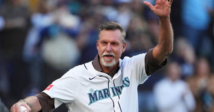 Mariners will retire Randy Johnson's No. 51 during the 2026 season