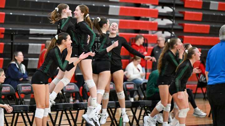 SMCC, Flat Rock help each other along volleyball state