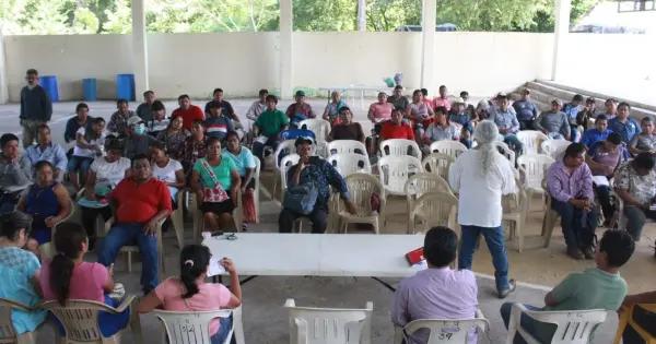 Acusan a funcionarios federales de presionar a indígenas por amparos