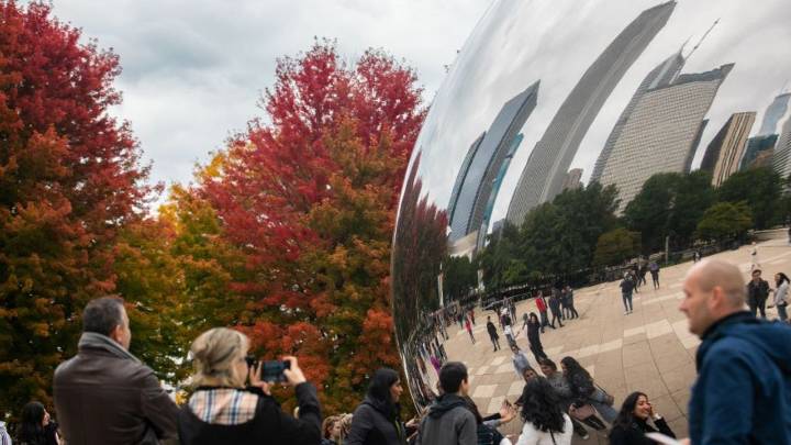 Chicago weather: Light morning rain clears out ahead of sunny, breezy afternoon