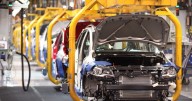 Se vende más pero se fabrica menos: la extraña dinámica de la industria automotriz en 2025