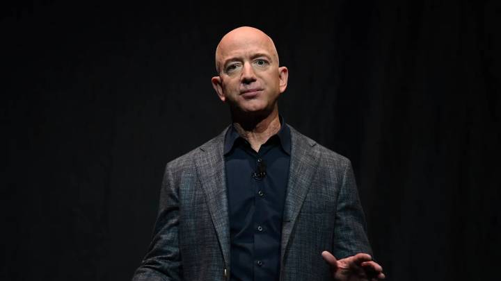 Jeff Bezos revela qué profesionales sobrevivirán al avance de la IA