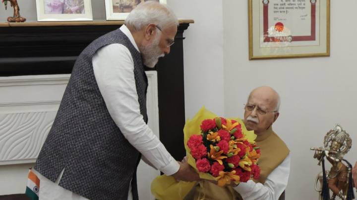 PM meets LK Advani to extend wishes on his b’day