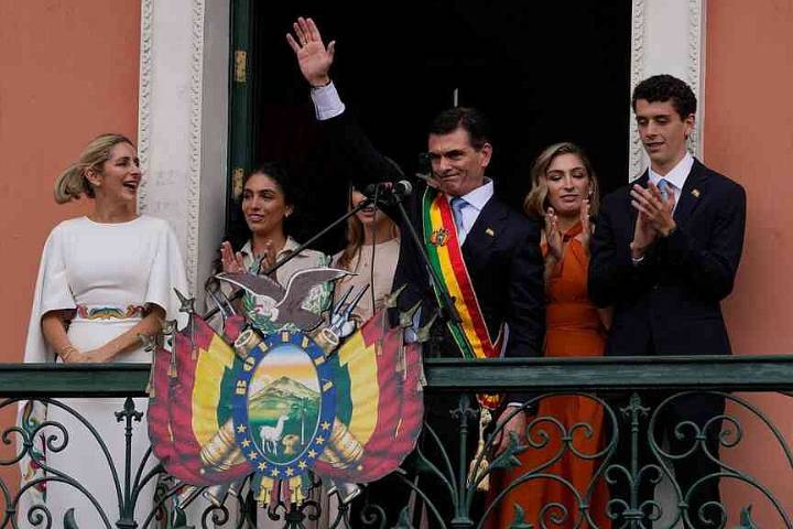Bolivia’s conservative new president takes office